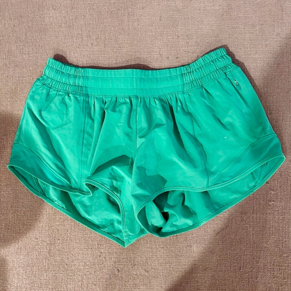 LULULEMON Hotty Hot LR Shorts Kelly Green 6 - 2.5” Inseam